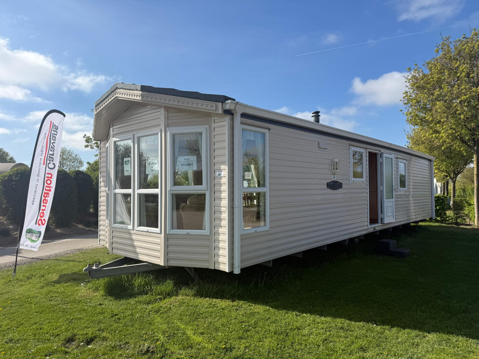 Casă mobilă GT Caravans, așezată pe teren